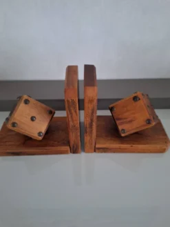 Paire de serre-livres avec dés en bois