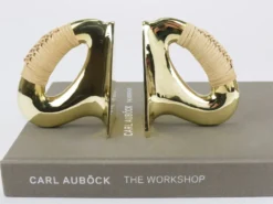 Paire de serre-livres Carl Auböck Flat Iron en laiton et rotin #3530, Vienne, Autriche