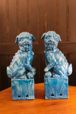 Paire de serre-livres chiens Foo en céramique émaillée turquoise, Manises