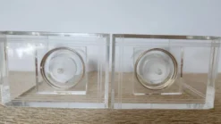 Paire de serre-livres colonnes en plexiglas et métal doré, design années 80