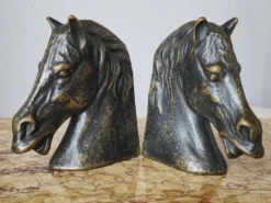 Paire de serre-livres en bronze – Chevaux Art déco
