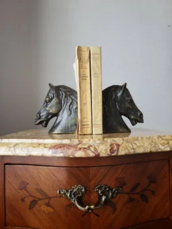 Paire de serre-livres en bronze – Chevaux Art déco