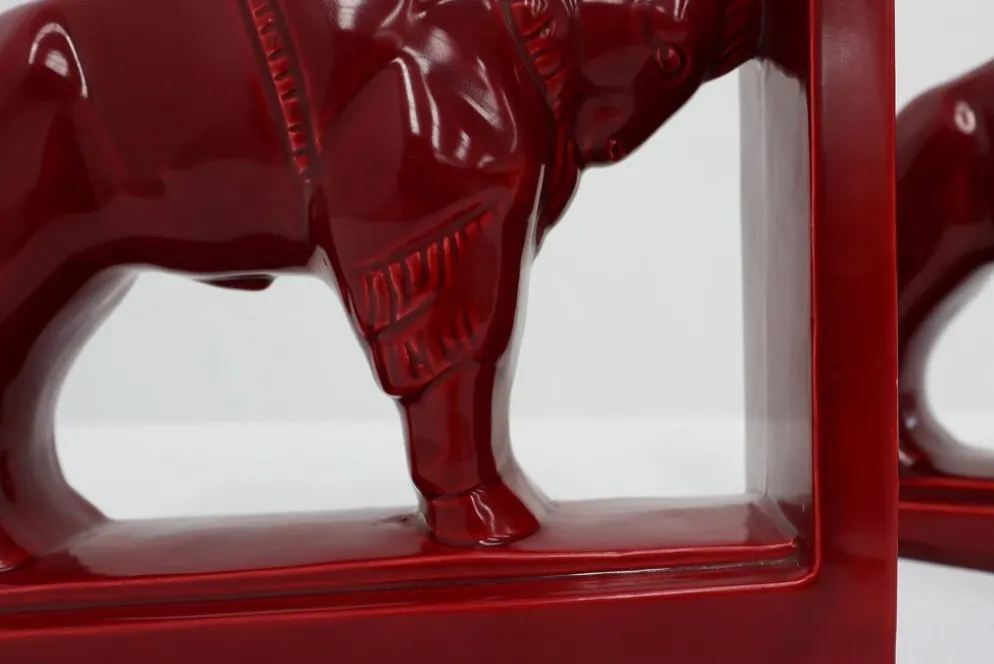 Paire de serre-livres en céramique émaillée rouge en forme de bœuf Bison de style Art Déco, Belgique
