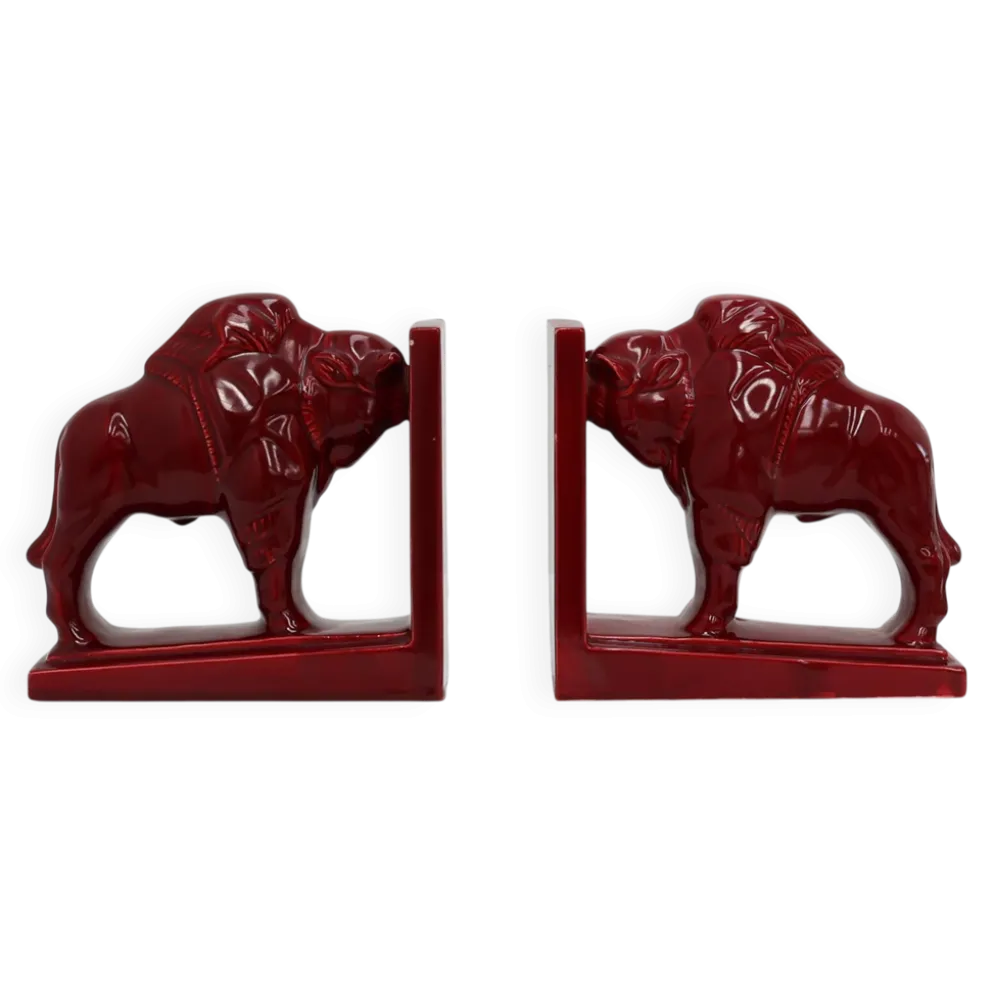 Paire de serre-livres en céramique émaillée rouge en forme de bœuf Bison de style Art Déco, Belgique
