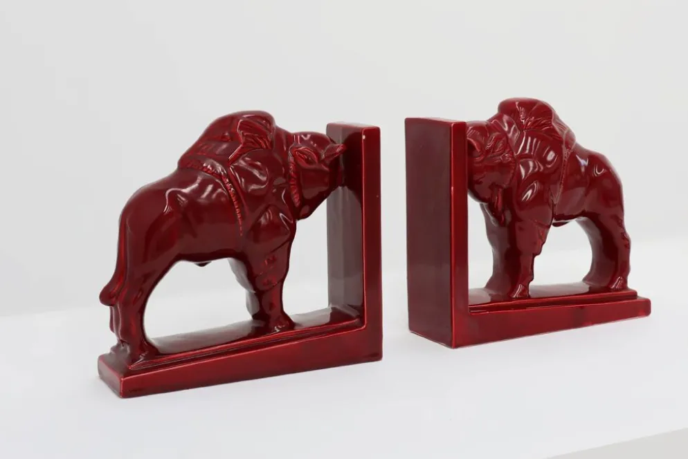 Paire de serre-livres en céramique émaillée rouge en forme de bœuf Bison de style Art Déco, Belgique