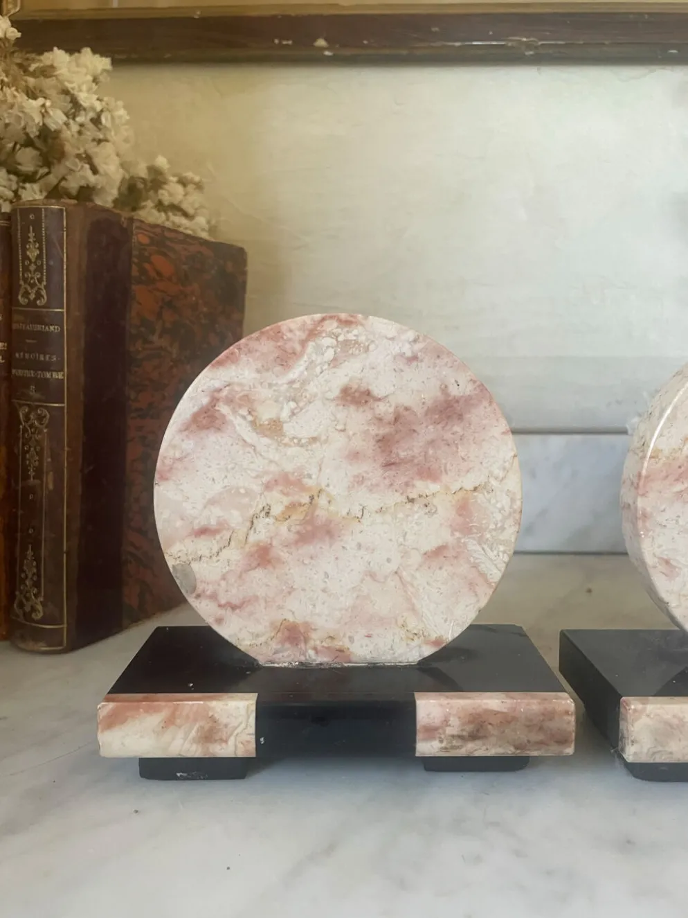 Paire de serre-livres en marbre et onyx Art déco