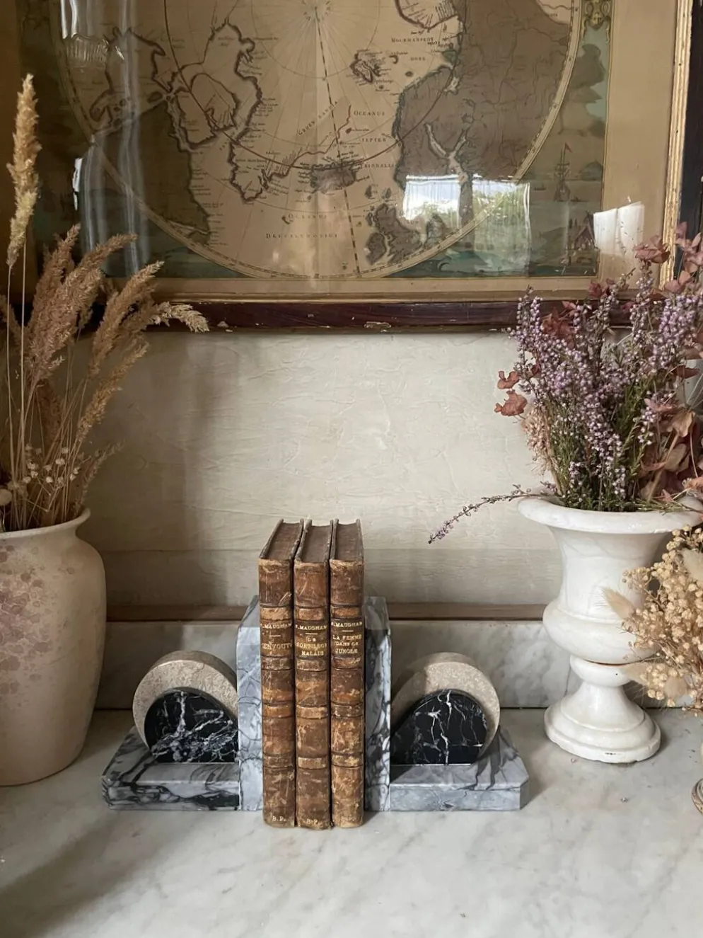 Paire de serre-livres en marbre Art déco