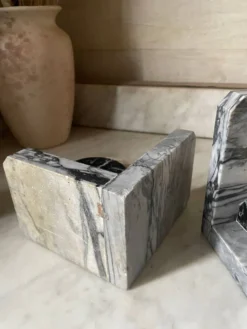 Paire de serre-livres en marbre Art déco