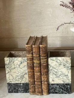 Paire de serre-livres en marbre Art déco