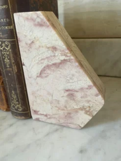 Paire de serre-livres en marbre