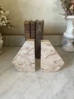 Paire de serre-livres en marbre