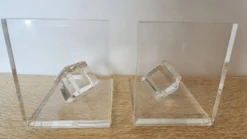 Paire de serre-livres en plexiglas massif, cubes facettés, années 1980
