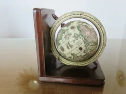 Paire de serre livres "globe terrestre" en bois, années 70