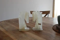 Paire de serre-livres vintage en onyx blanc – Têtes de cheval