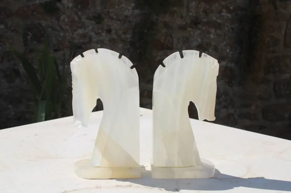 Paire de serre-livres vintage en onyx blanc – Têtes de cheval