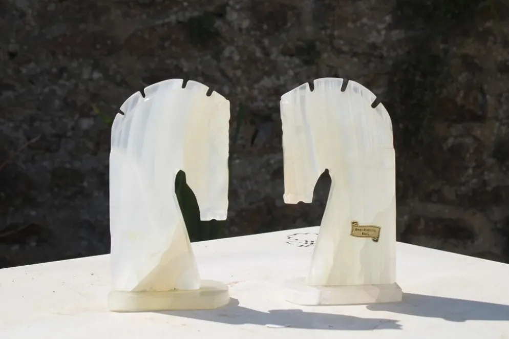 Paire de serre-livres vintage en onyx blanc – Têtes de cheval