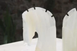 Paire de serre-livres vintage en onyx blanc – Têtes de cheval