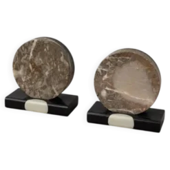 Paire de serre-livres vintage en agate corail fossilisée | Serre-livres en forme de disque de pierre polie sur socle en marbre noir