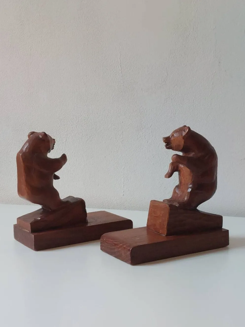Paire de serre-livres vintage en bois sculpté à la main, décor ours