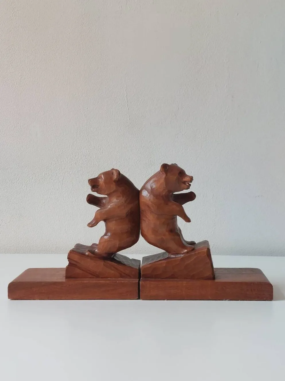 Paire de serre-livres vintage en bois sculpté à la main, décor ours