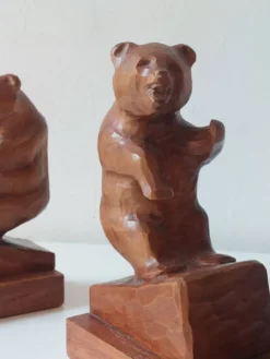 Paire de serre-livres vintage en bois sculpté à la main, décor ours