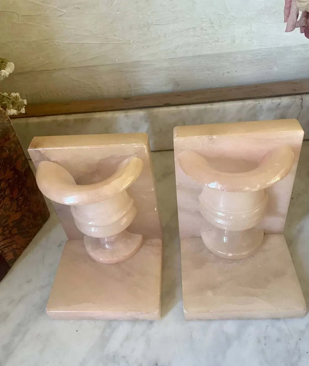 Paire de serre-livres vintage vase Médicis en onyx rose