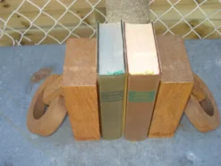 Paire de serres livres à anneaux en chêne Jacques ADNET Années 40