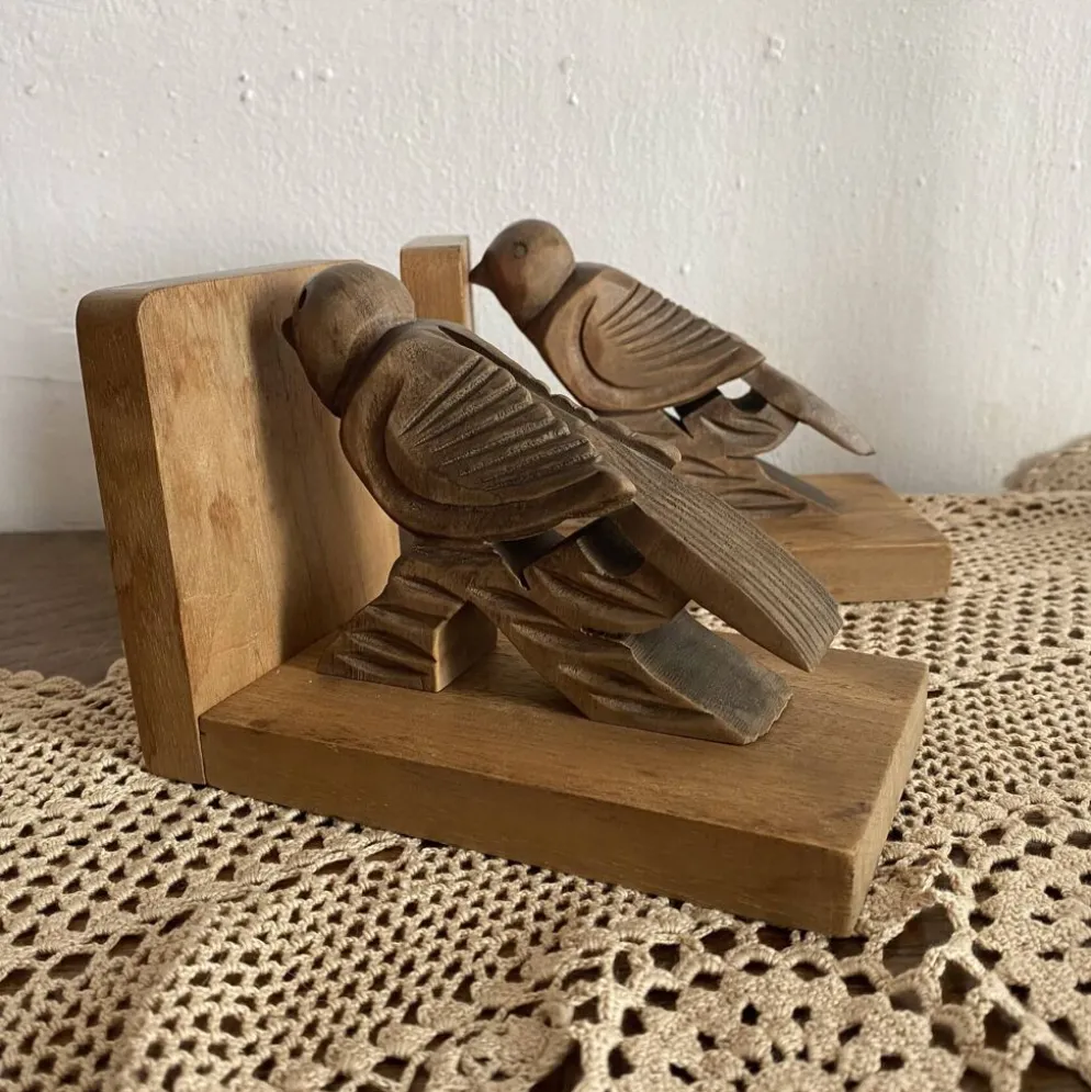 Paire de serres livres art déco en bois sculptés oiseaux