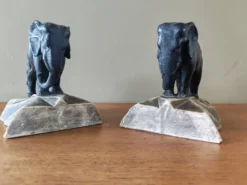 Paire de serres livres art déco en plâtre