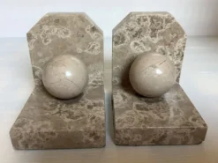 Paire de serres livres boules en marbre beige