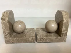 Paire de serres livres boules en marbre beige