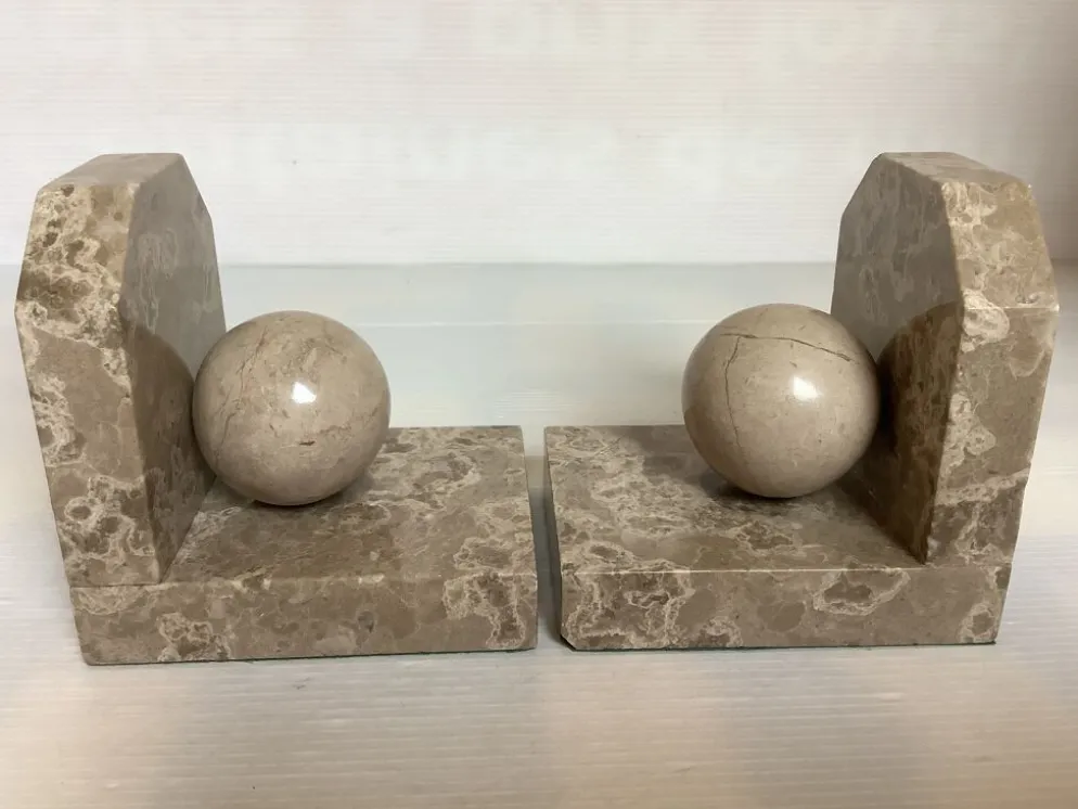 Paire de serres livres boules en marbre beige