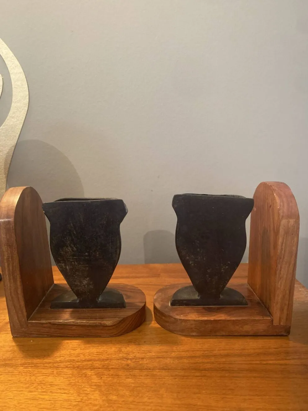 Paire de serres livres masques en bronze