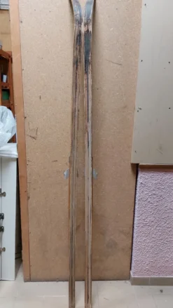 Paire de skis vintage en bois 206 cm couleur Bleu