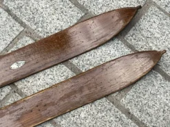 Paire de skis vintage en bois L=203 cm