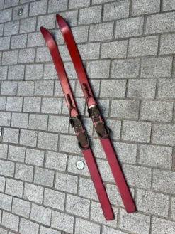 Paire de skis vintage en bois L=170cm