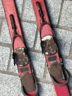 Paire de skis vintage en bois L=170cm