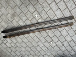 Paire de skis vintage en bois L = 198 cm