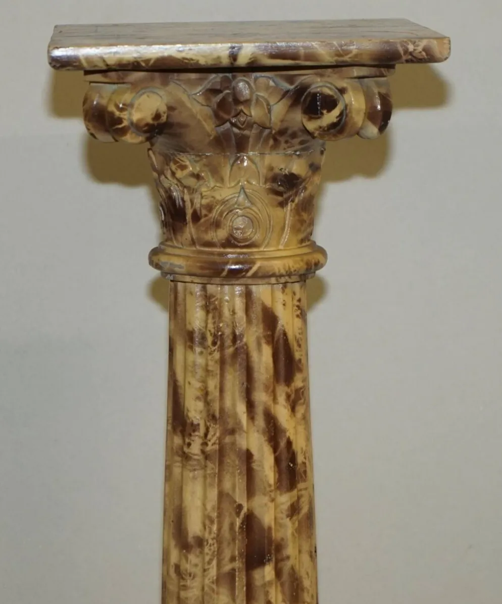 Paire de socles de pilier corinthien sculptés à la main