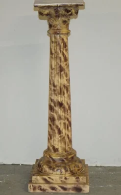 Paire de socles de pilier corinthien sculptés à la main