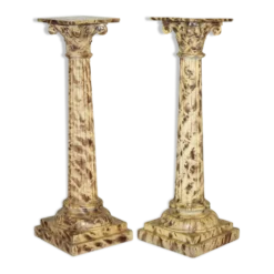 Paire de socles de pilier corinthien sculptés à la main
