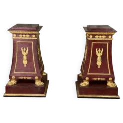 Paire de socles en plâtre à l’imitation du porphyre et du bronze doré vers 1980