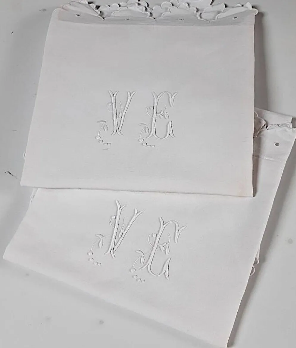 paire de taies d'oreiller monogrammées VE