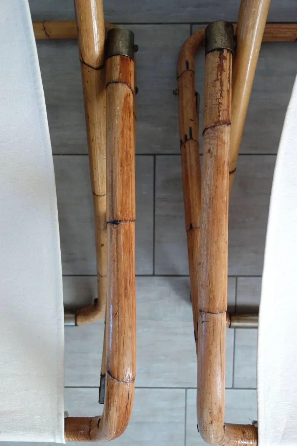 Paire de transats pliants bambou et laiton, Italie, années 60