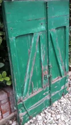 Paire de volets H125xL87cm anciens en sapin peint