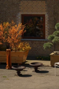 Paire d'urnes / vases de jardin en fonte de style néoclassique, français, années 1900
