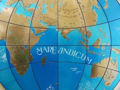 Paire impressionnante de deux globes muraux modernes géants carte du monde, diamètre 95 pouces, années 1950