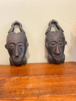 Paire masques ethniques