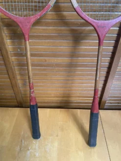 Paire raquette ancienne badminton player bois vintage