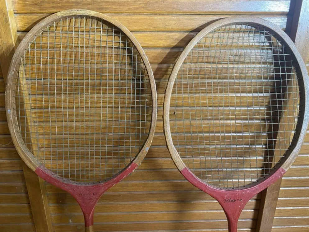Paire raquette ancienne badminton player bois vintage